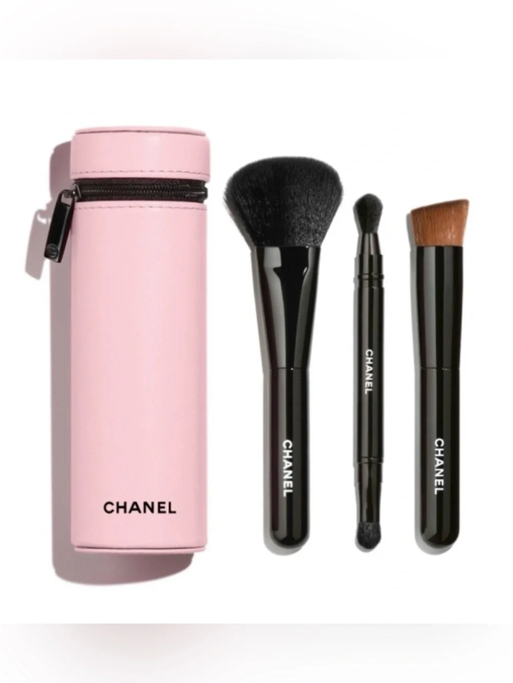 CHANEL BEAUTÊ Set of 3 Makeup Brushes With Case
