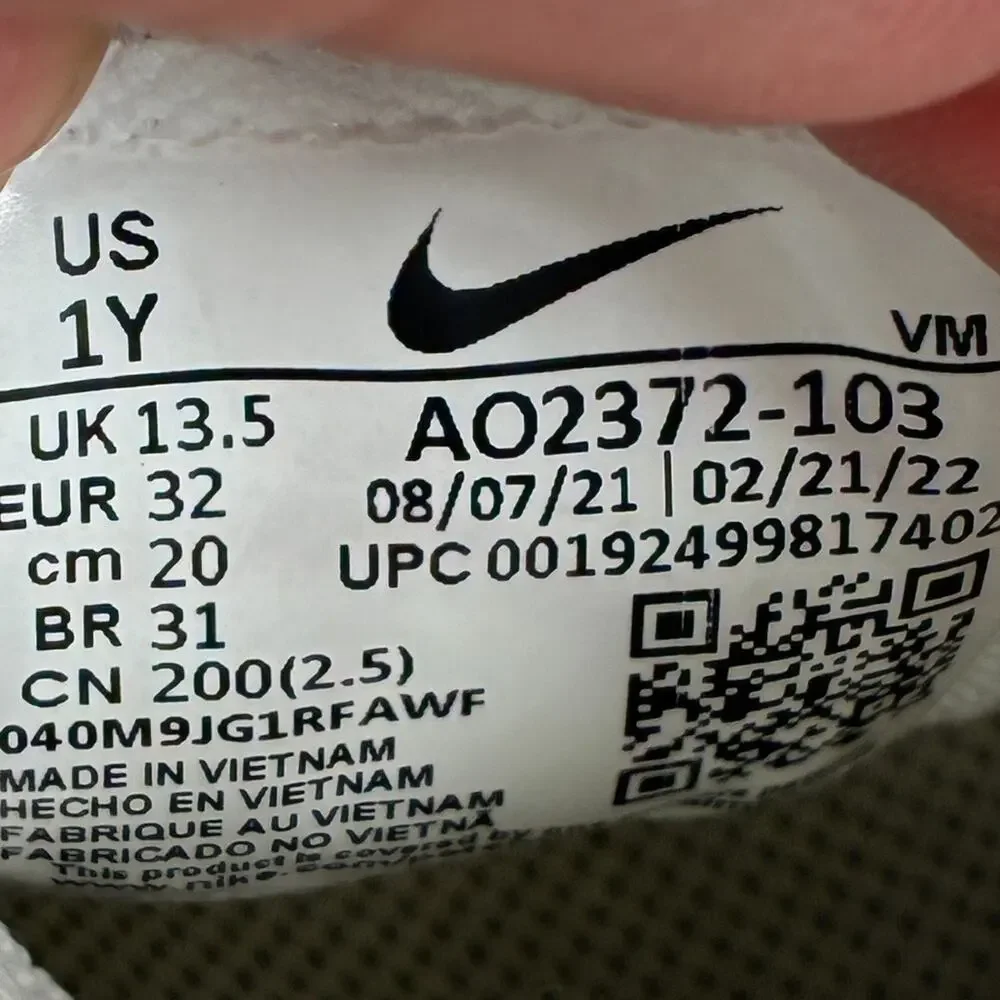 Nike Air Max 270 White Casual Lifestyle Sneakers Shoes AO2372-103 Youth Size 1Y