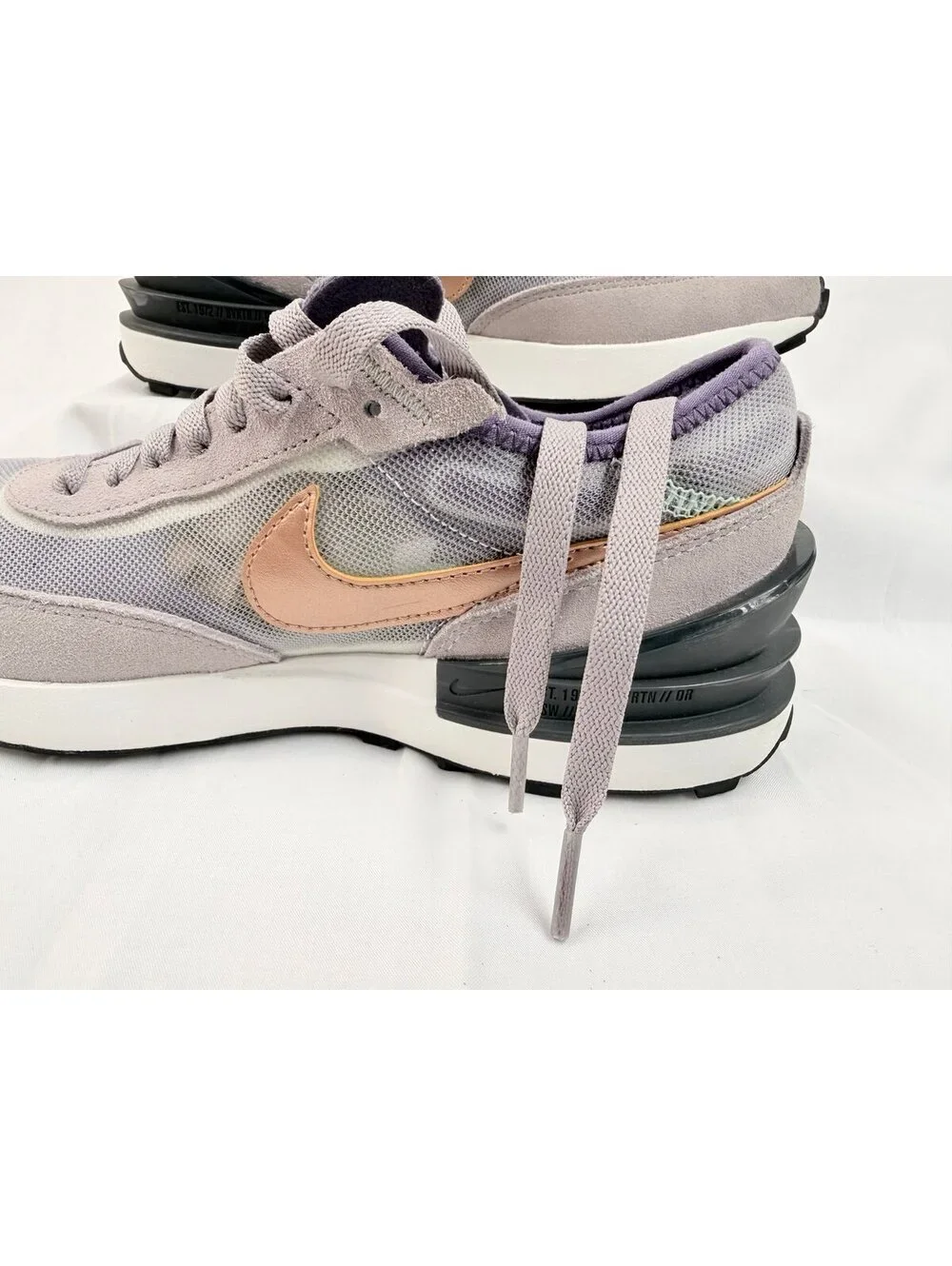 Nike Waffle One GS  running  Size 5.5 y Color: Summit White/Metallic Red Bronze