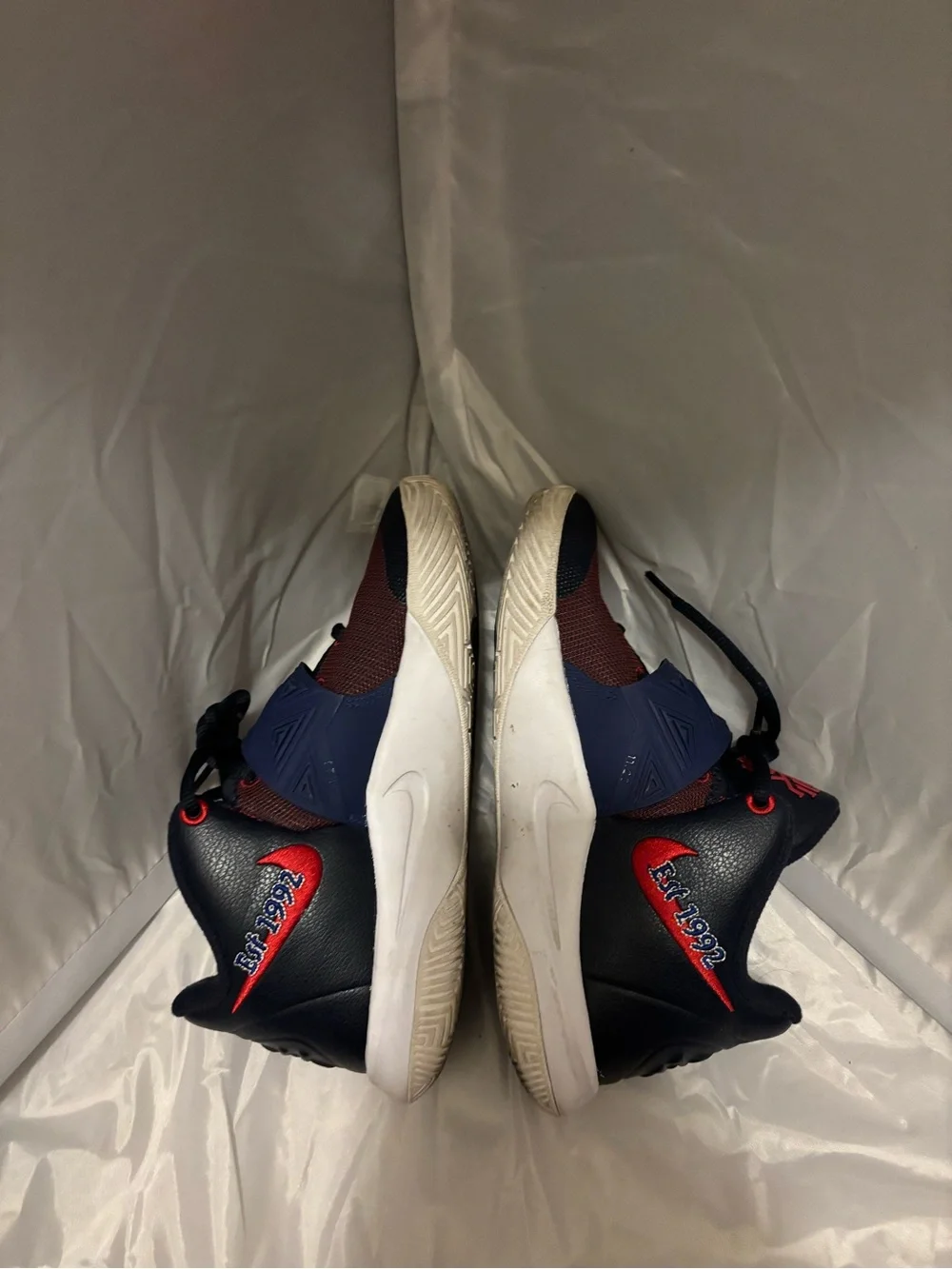 Nike Kids Kyrie flytrap size 4.5