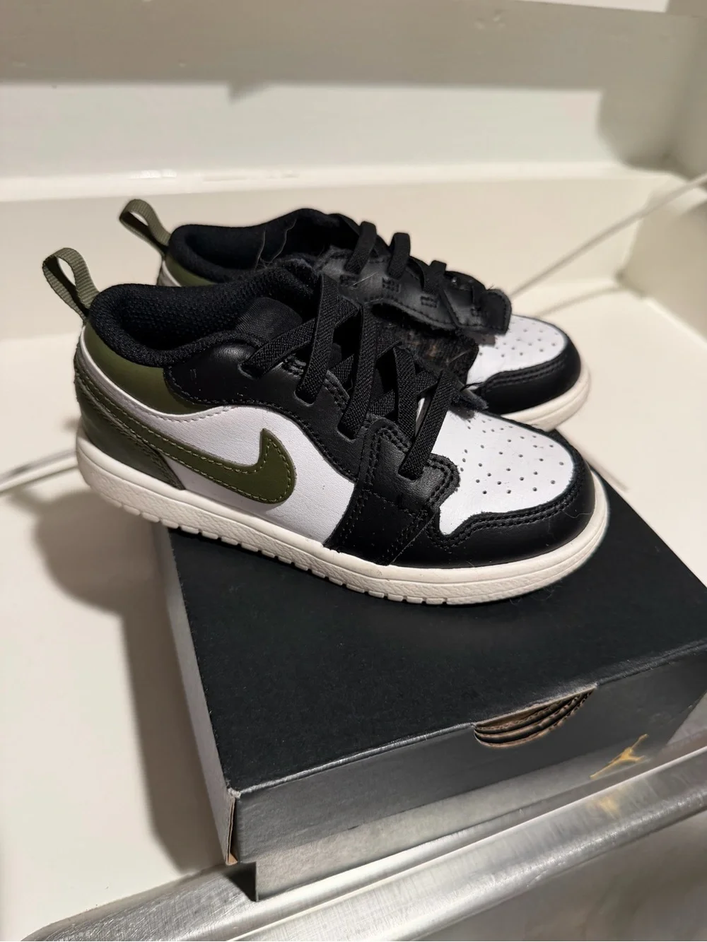 Nike Kids Black White Olive Low-Top Sneakers