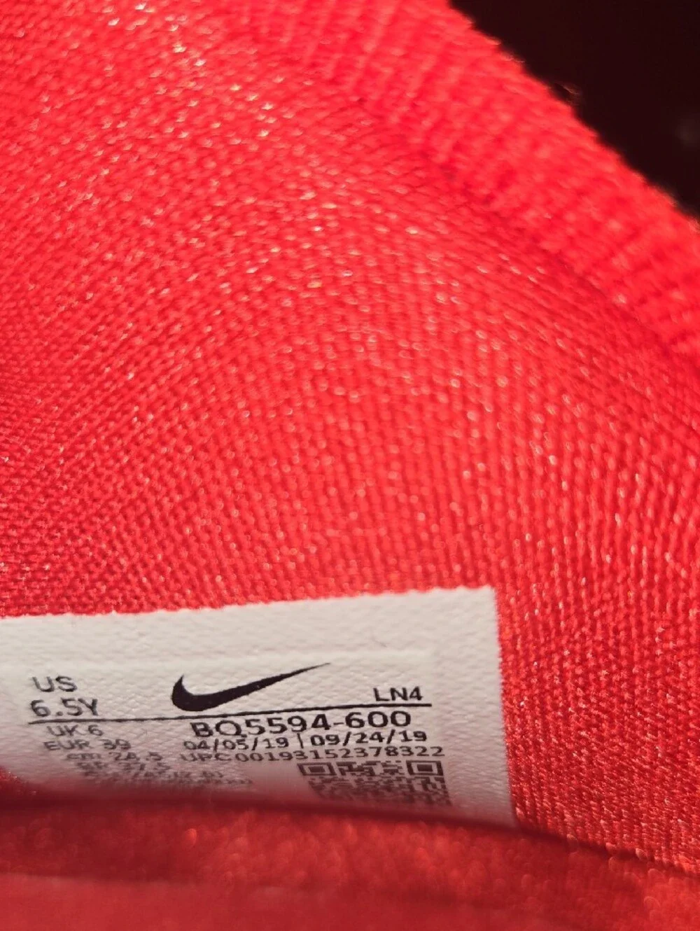 Nike Red Knit LJ-17 Low-Top Sneaker