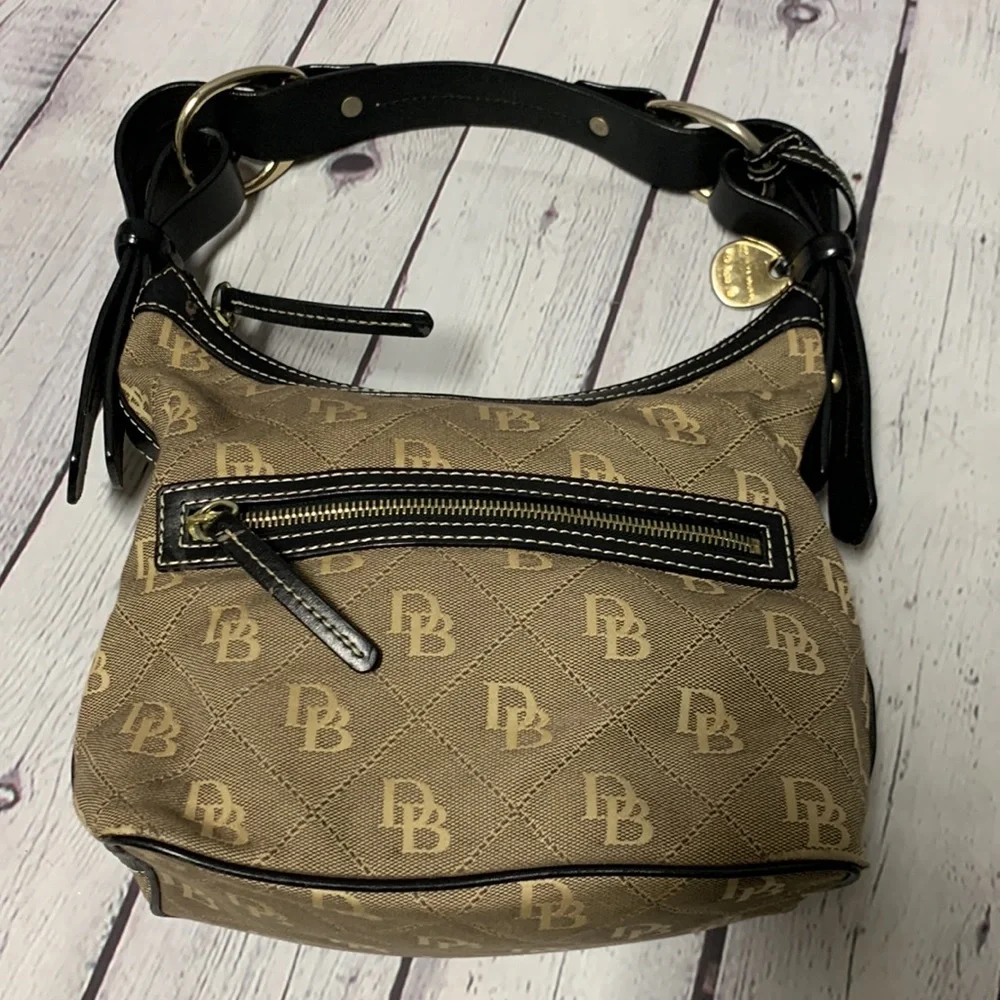 Dooney & Bourke euc dooney