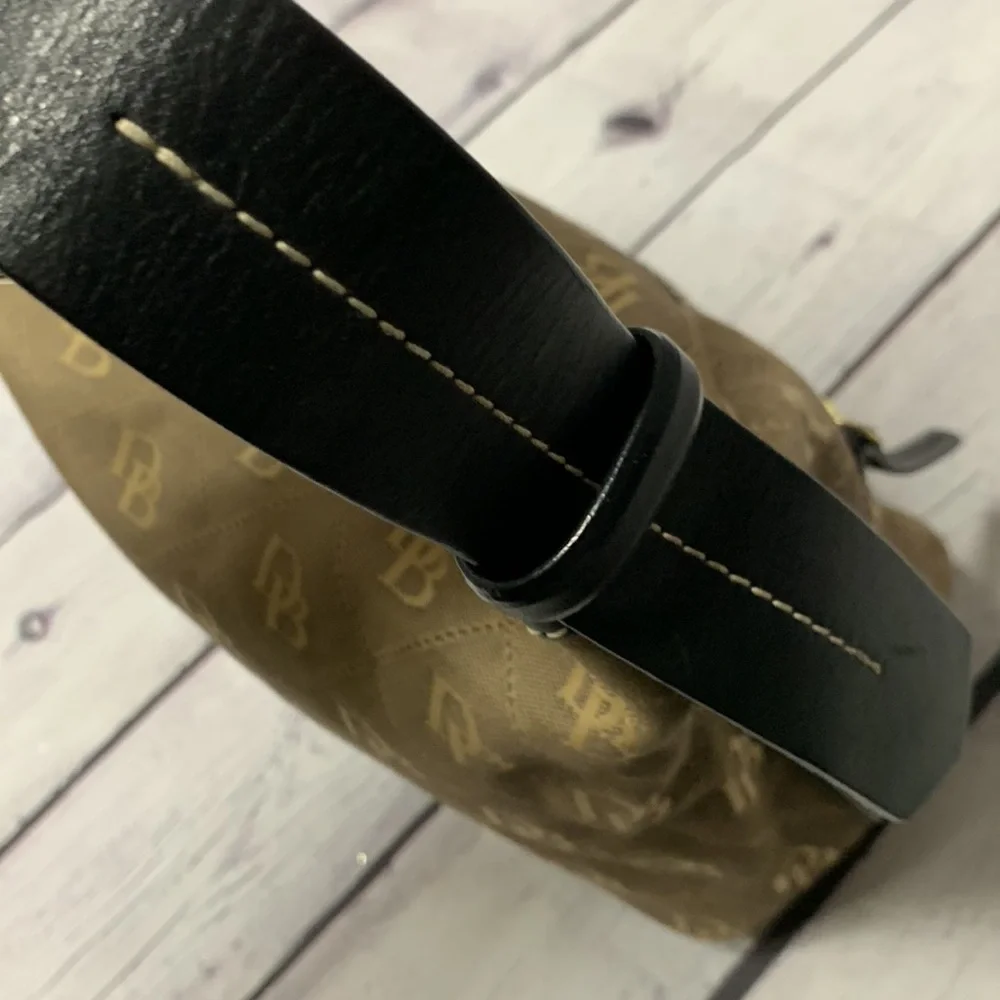 Dooney & Bourke euc dooney