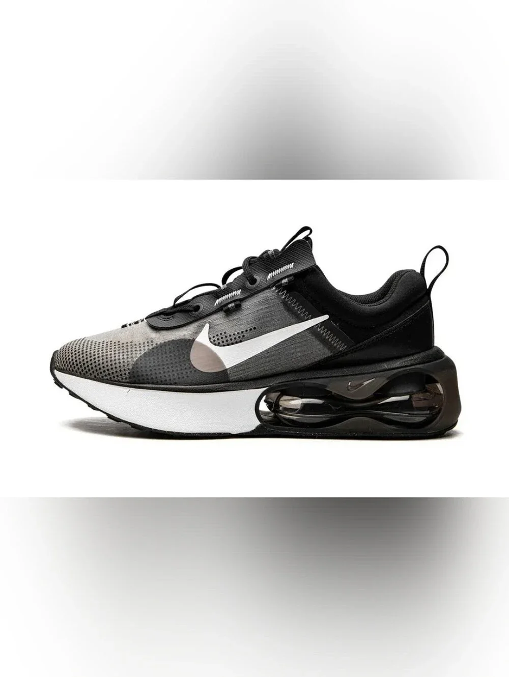 Nike Air Max Black & White Runner - Visible Swoosh. Size 7 Youth.