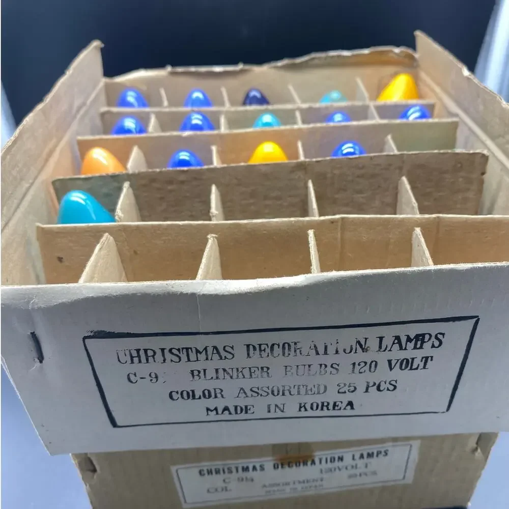 Unbranded vintage box’s