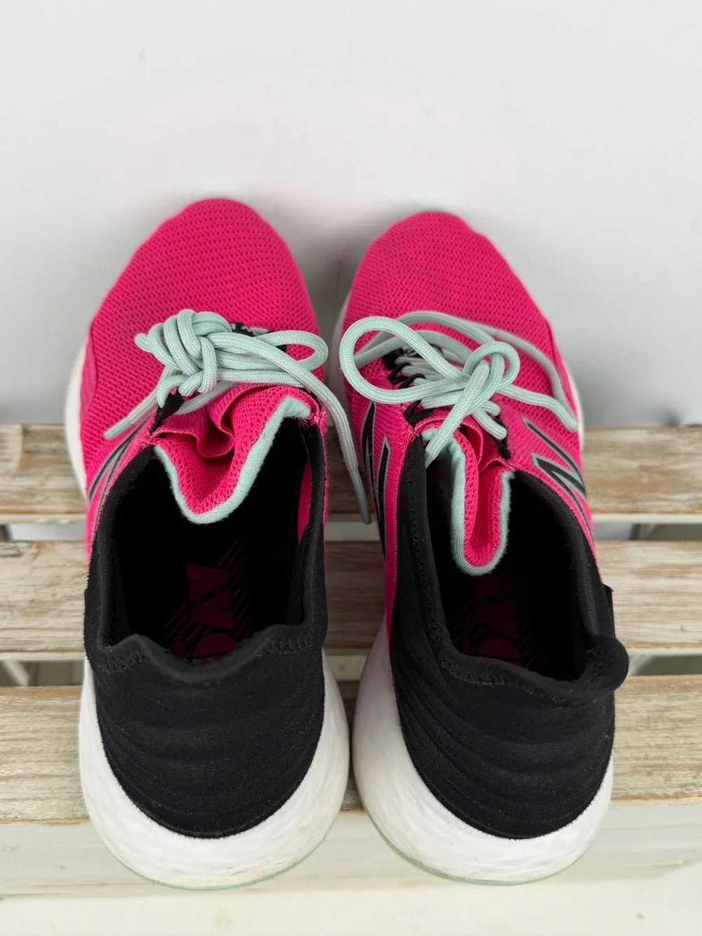 New Balance Fresh Foam Roav women's running shoes vibrant Pink Glo size 8.5