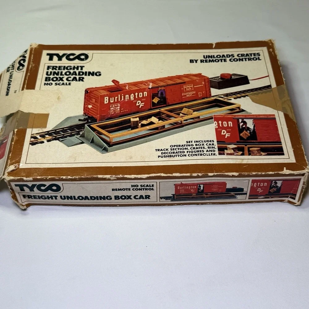 Vintage Tyco HO Scale Freight Unloading Box Car Set (No. 930) Train Set With Box