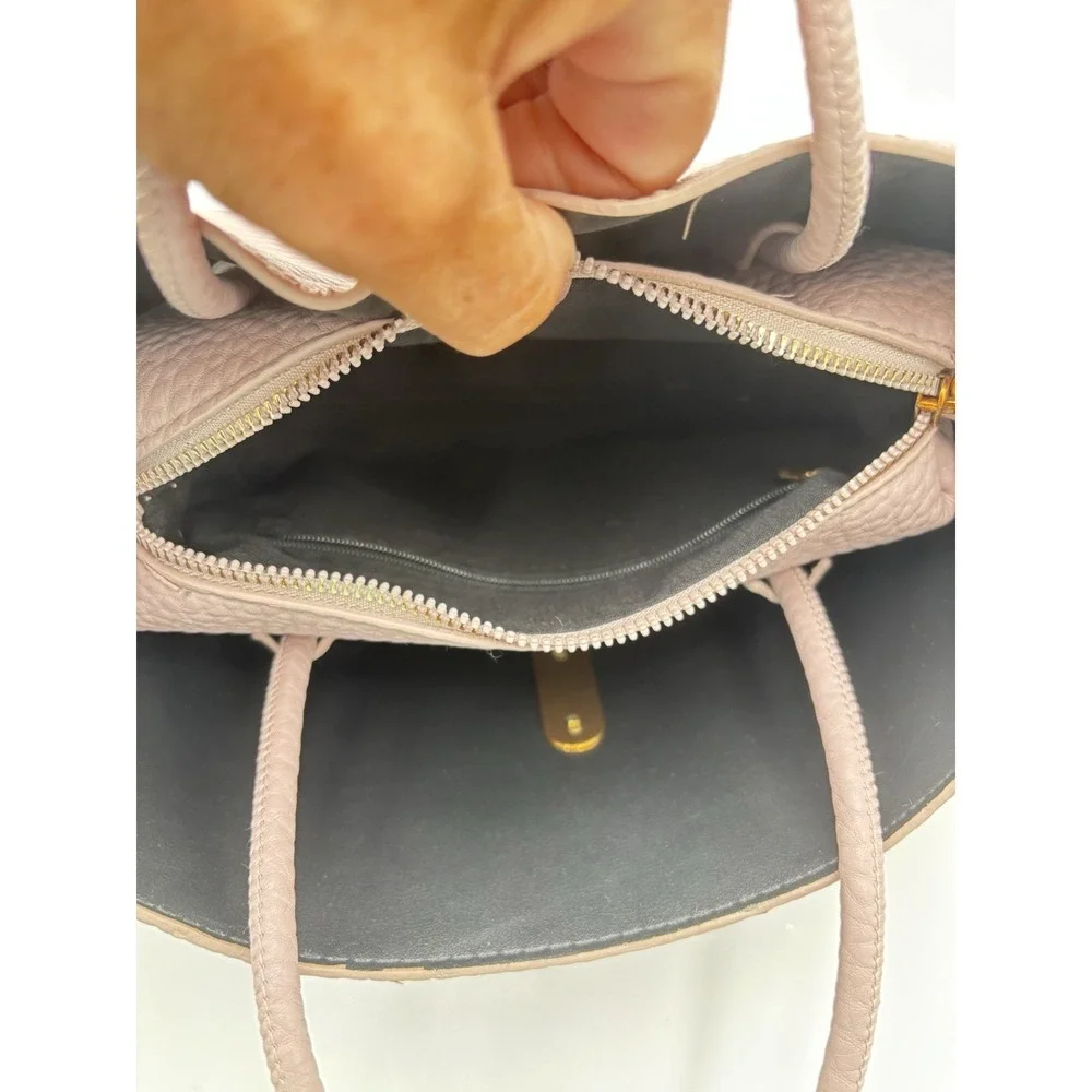 The Unbranded Brand stylish blush