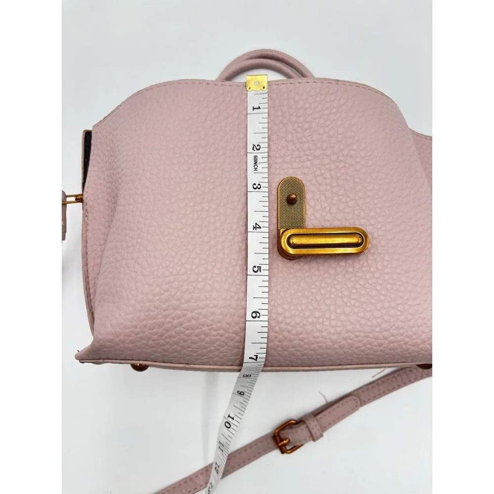 The Unbranded Brand stylish blush
