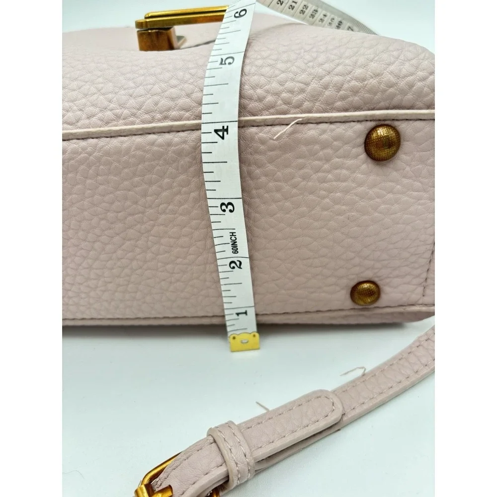 The Unbranded Brand stylish blush