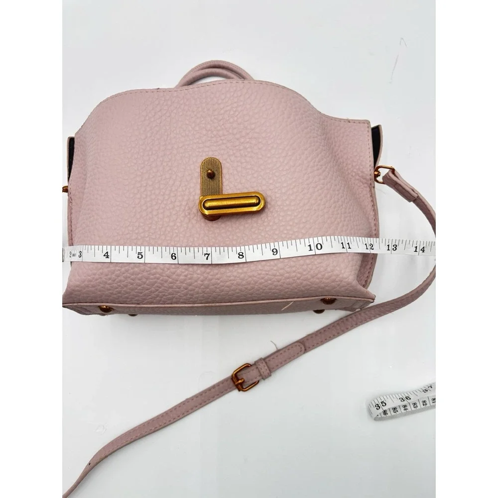 The Unbranded Brand stylish blush