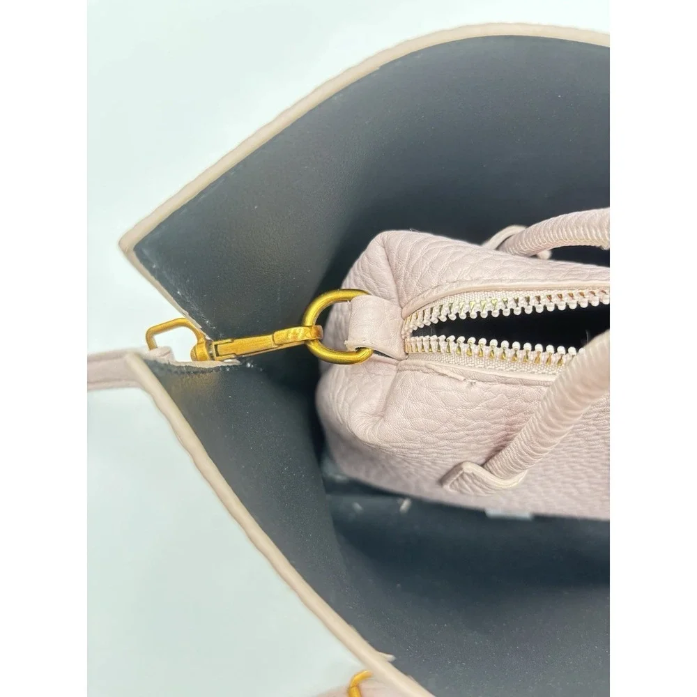 The Unbranded Brand stylish blush