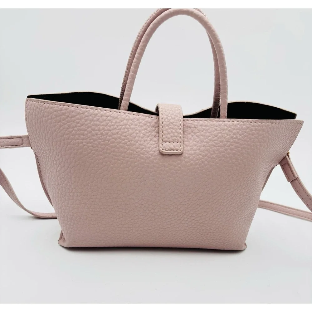 The Unbranded Brand stylish blush