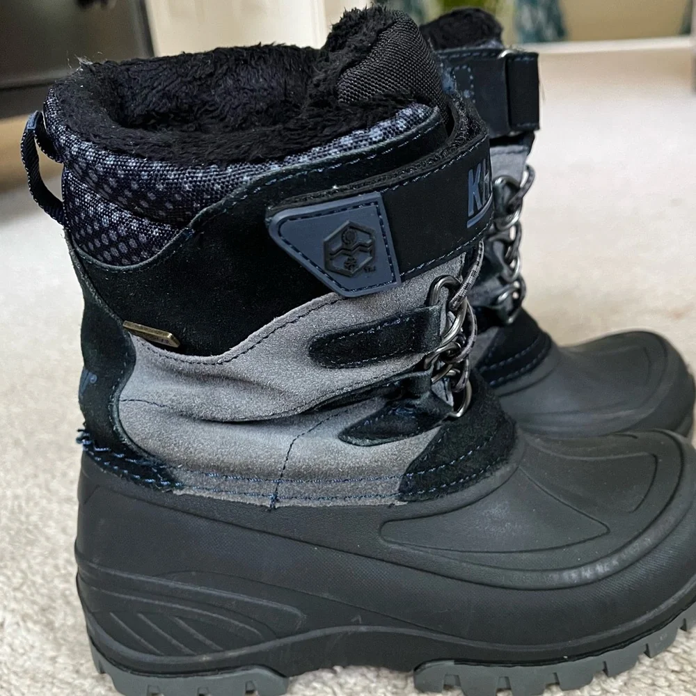 Khombu Snowtracker Waterproof Black and Gray Winter Boots Suede UpperBoys 13