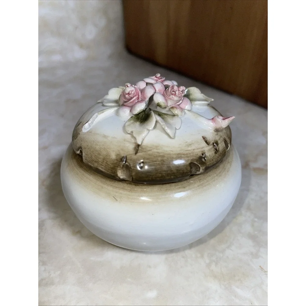 Vintage Capodimonte porcelain round trinket box‎ intricate multi rose design