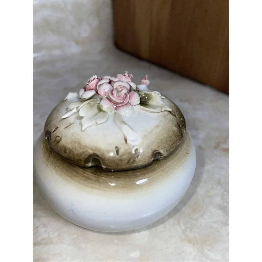 N/A round treasures roses