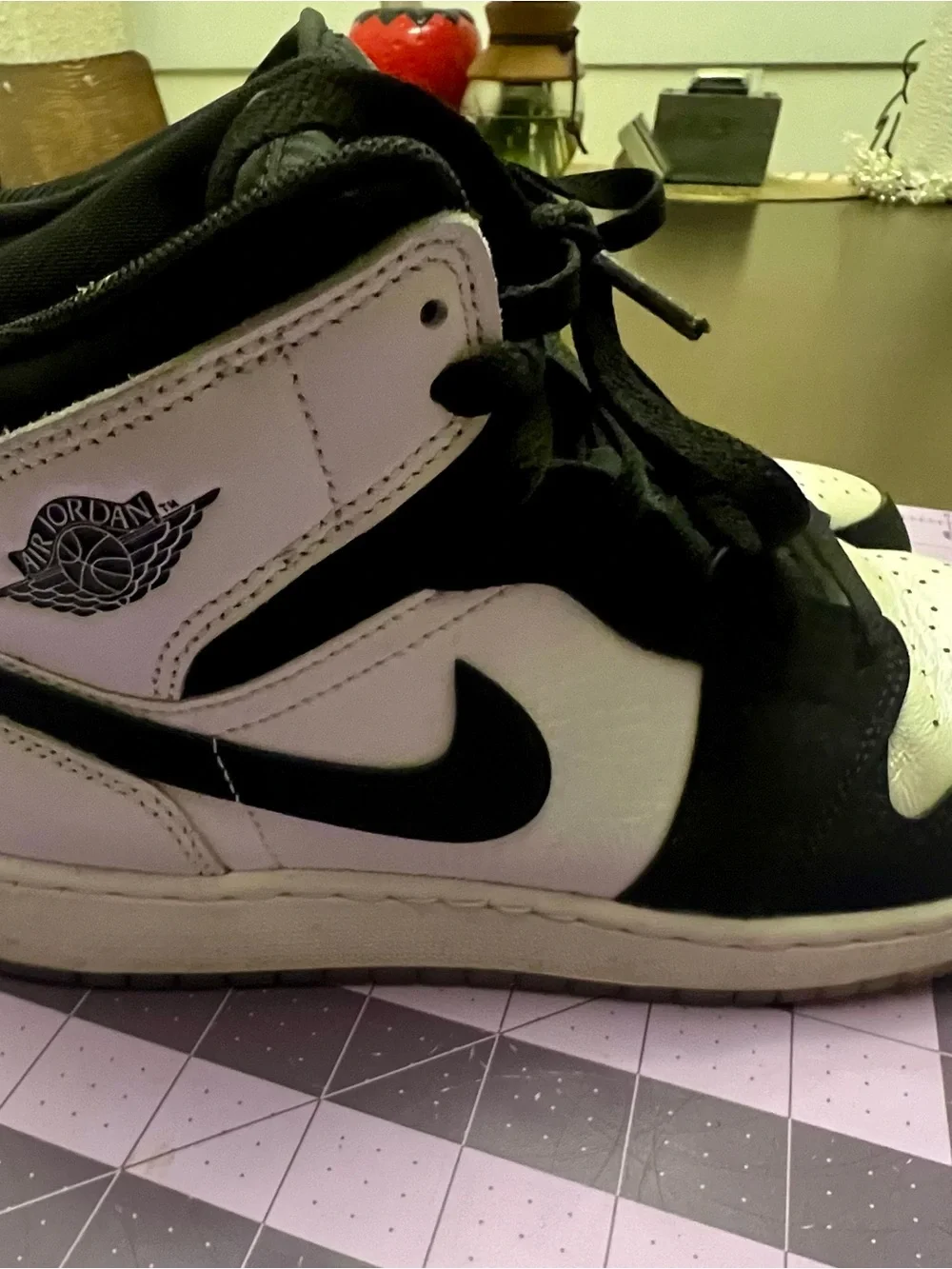 Nike 6.5Y Air Jordan 1 Mid GS White Shadow Black White Sneakers DN4321-100