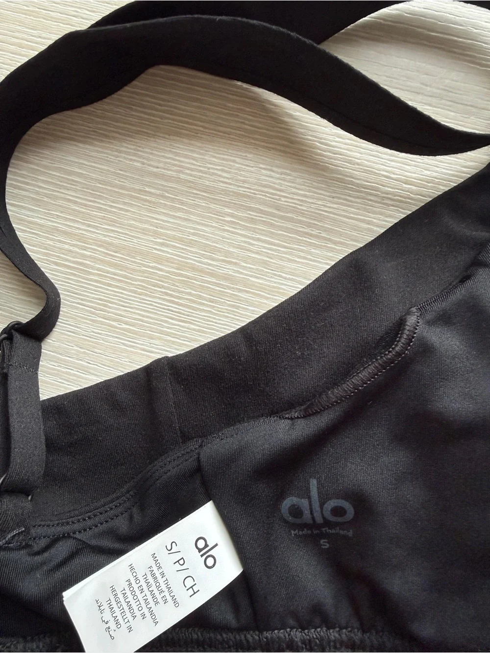 ALO Yoga sleek black