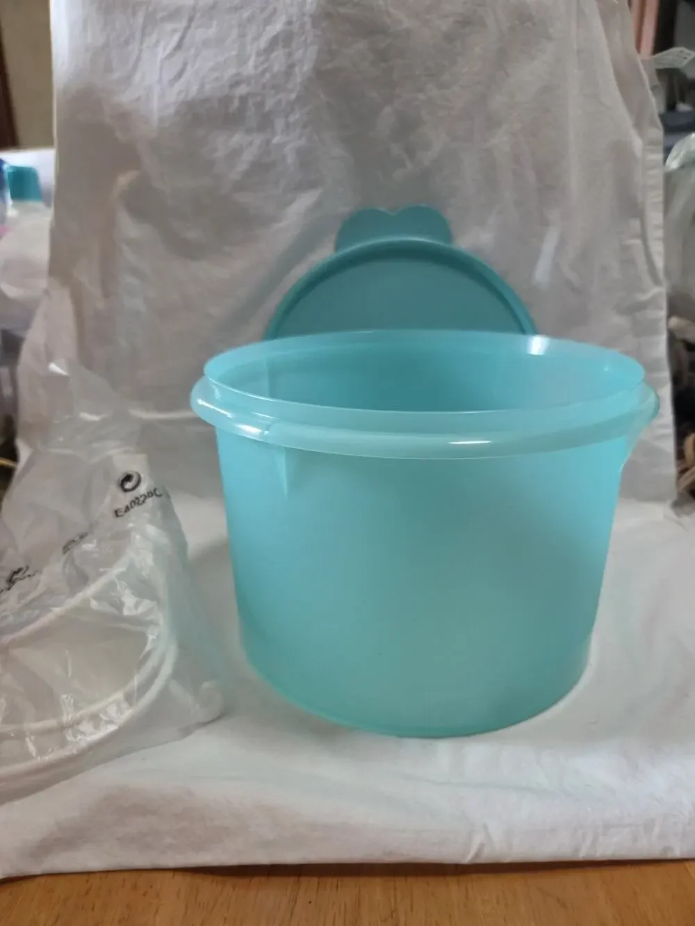 NEW Tupperware Teal stacking canister with White Carry Handle 14¼ cup 3.4 L