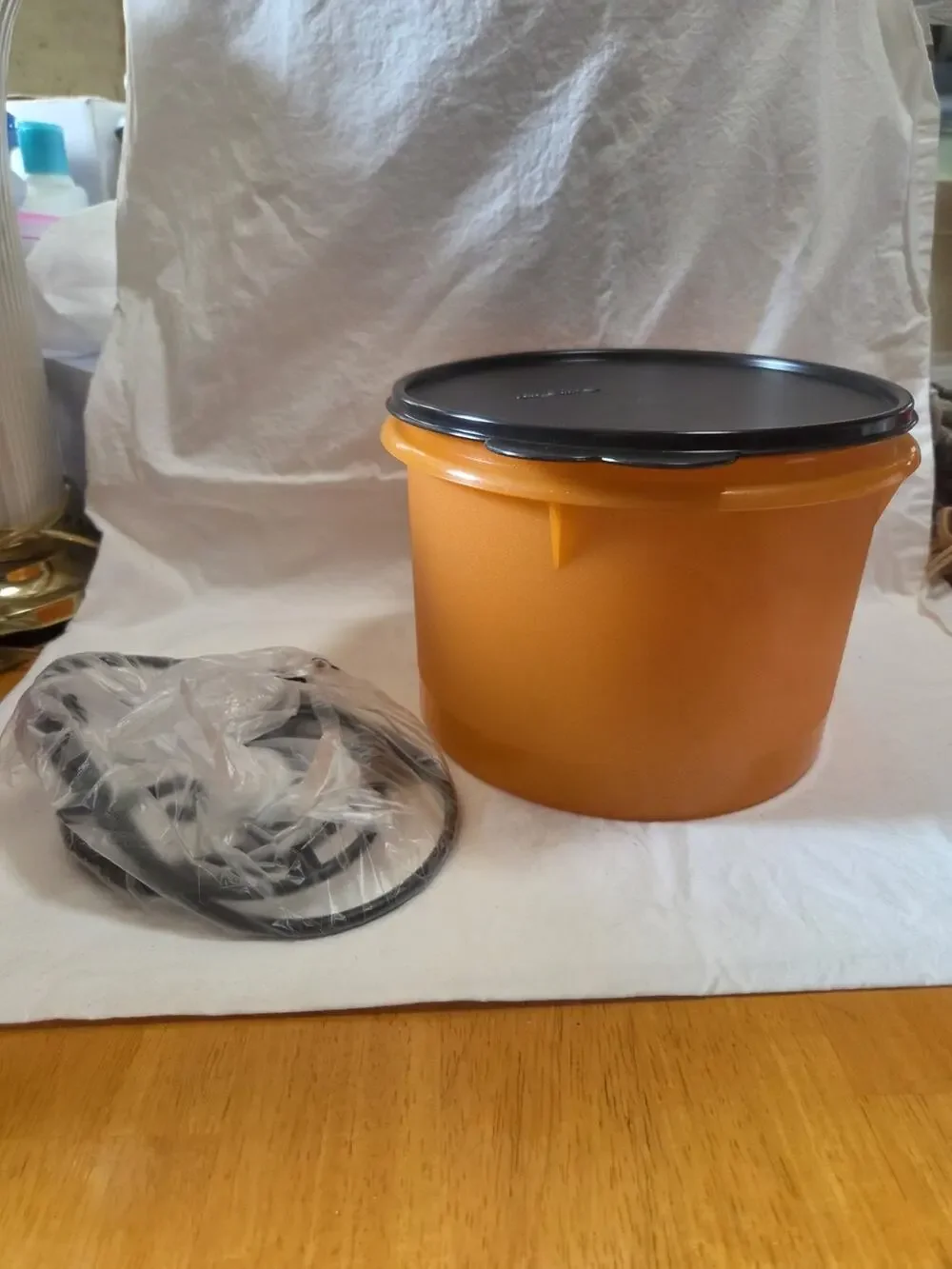 Tupperware Canister Glitter Orange Black Halloween With Cariolier Handle 14 Cups