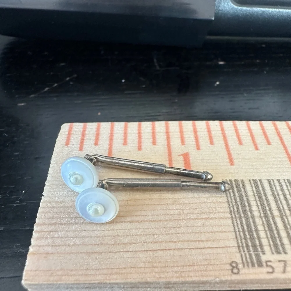 Elegant silver and pearl men’s cuff links