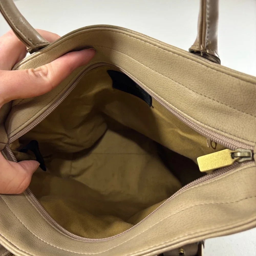 Liz Claiborne liz claiborne