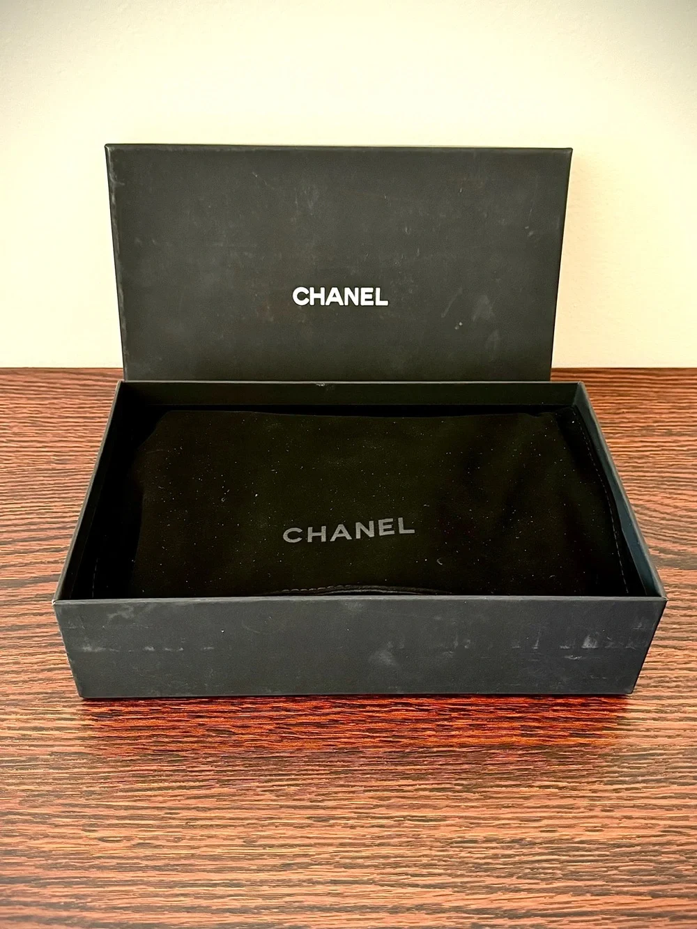 CHANEL Classic Wallet on Chain