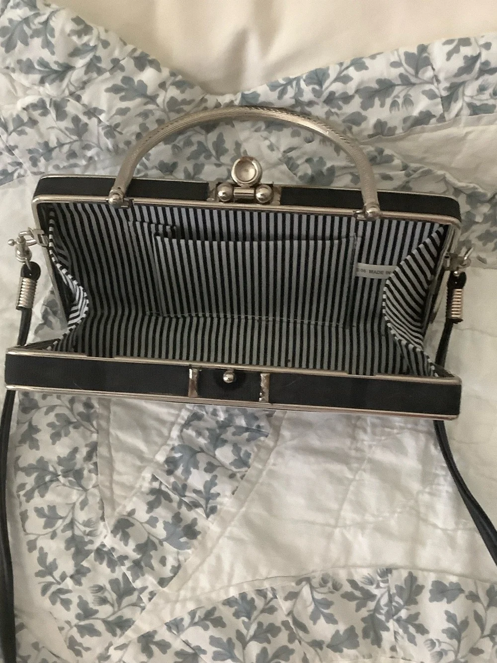 N/A stylish clutch