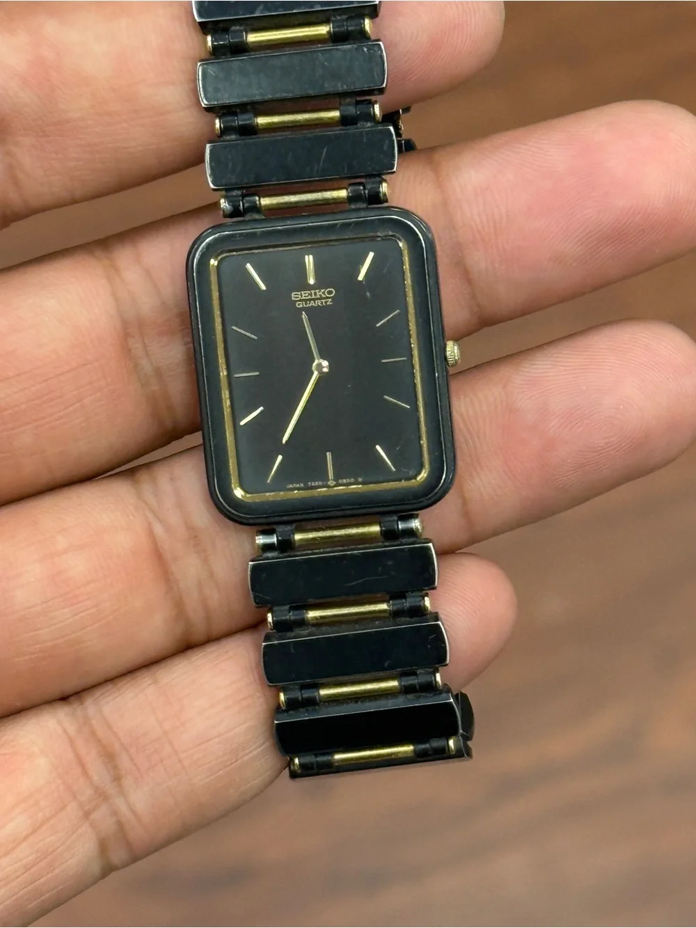 Seiko Vintage 1985 tank rare  Quartz Black & Gold Thin Watch unisex