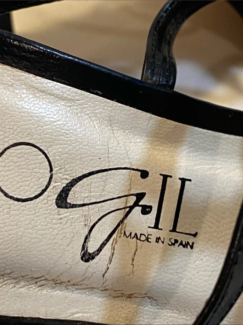 Paco Gil sleek black