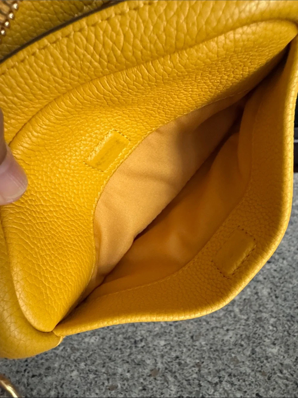 Tory Burch compact pebbled
