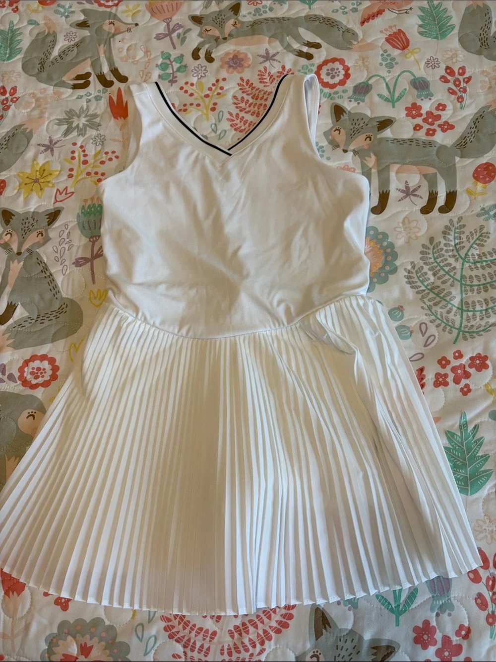 Old Navy White Pleated  Tennis Dress/ SKORT. Never worn 10/12