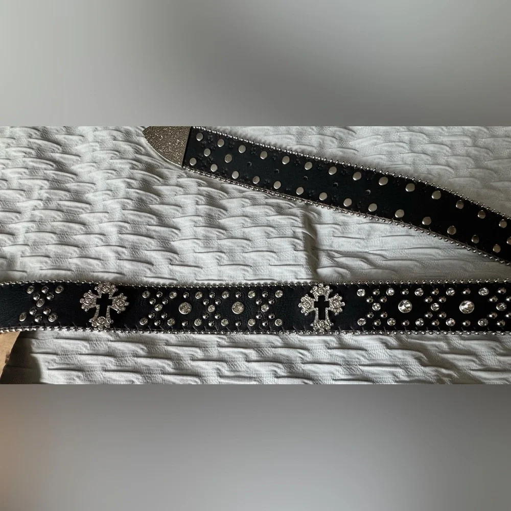 Twig & arrow material outfit features