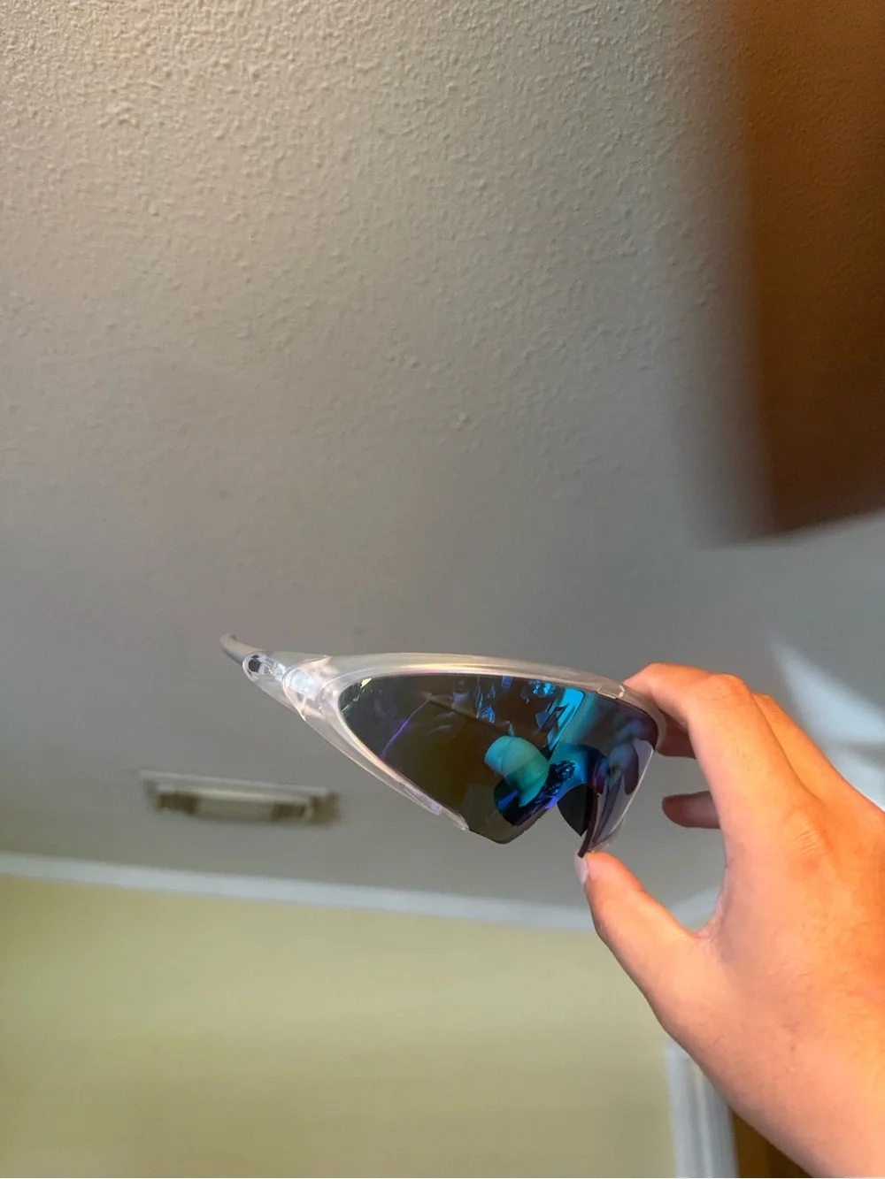 N/A sleek sunglasses