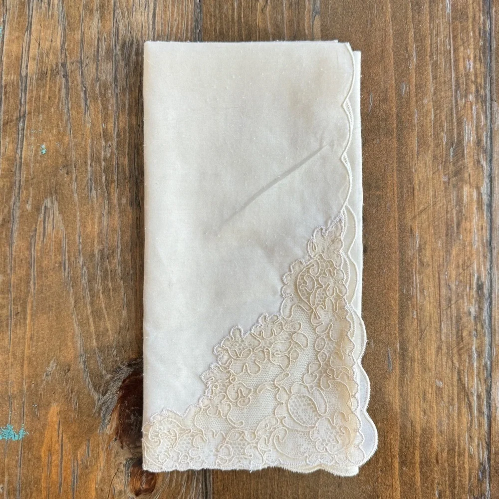 Vintage edges scalloped