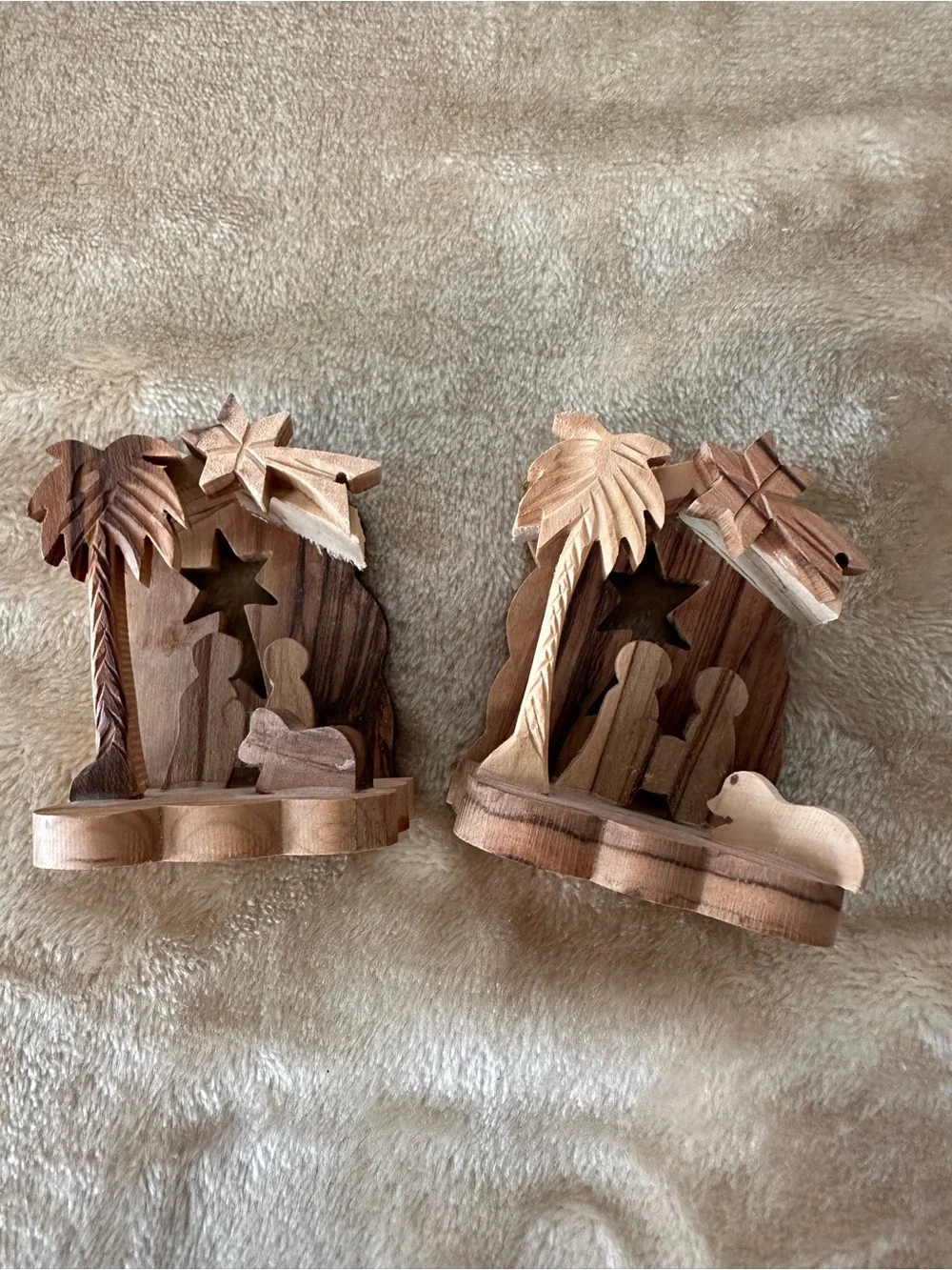 Hand-carved Bethlehem Star olive wood nativity ornaments Set Of Two In GUC
