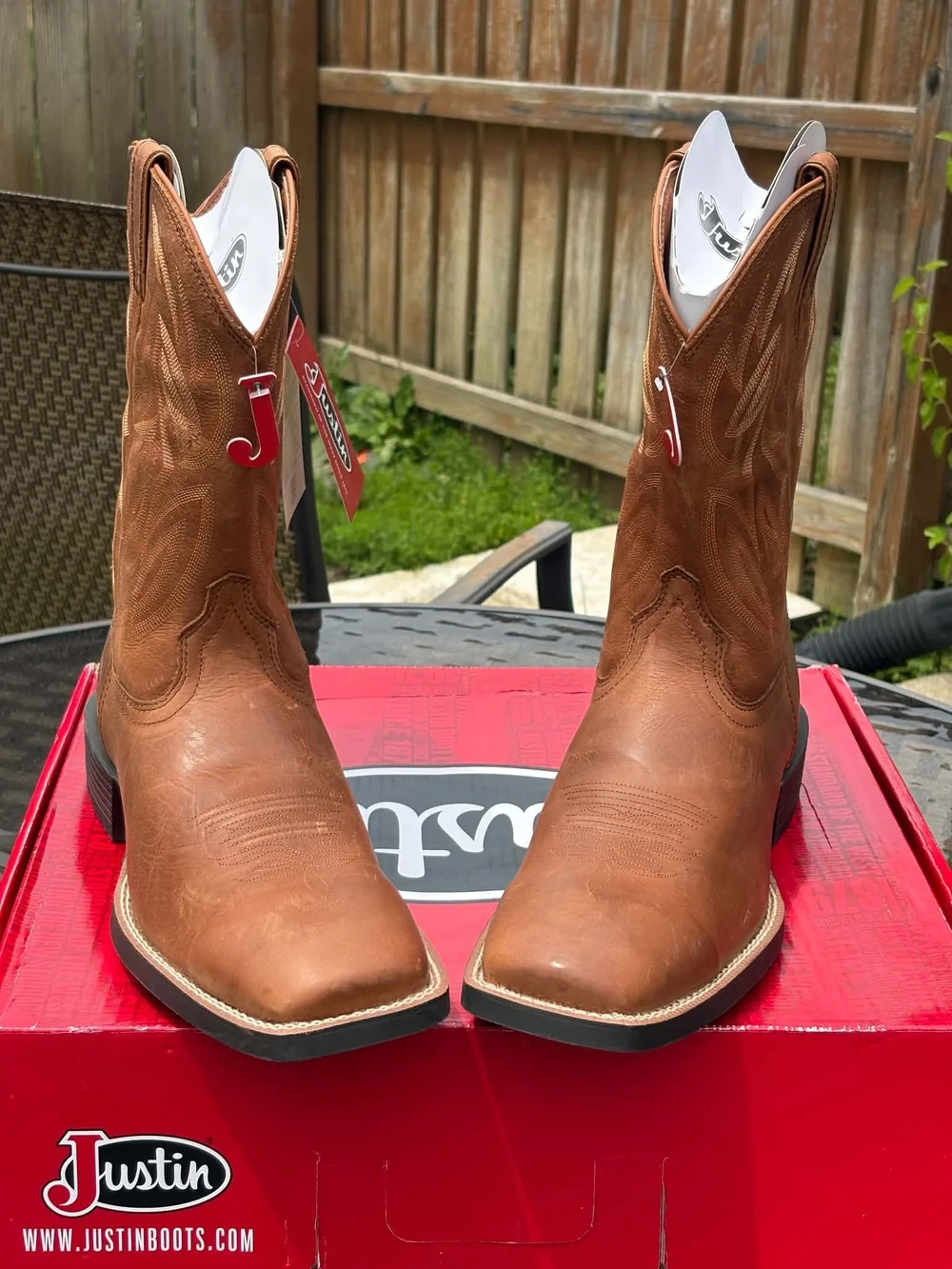 Justin Boots product pair