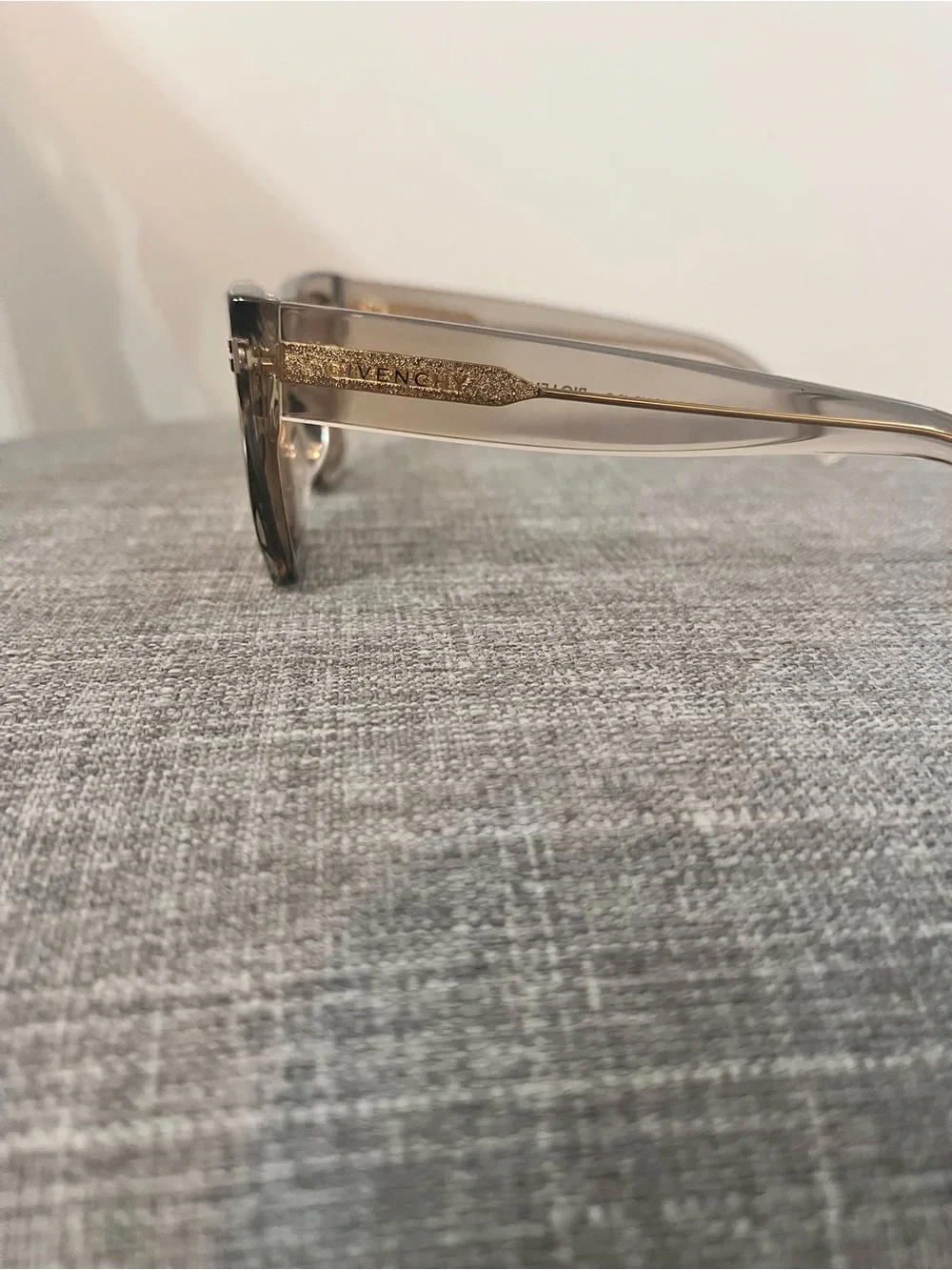 Givenchy sleeves lenses