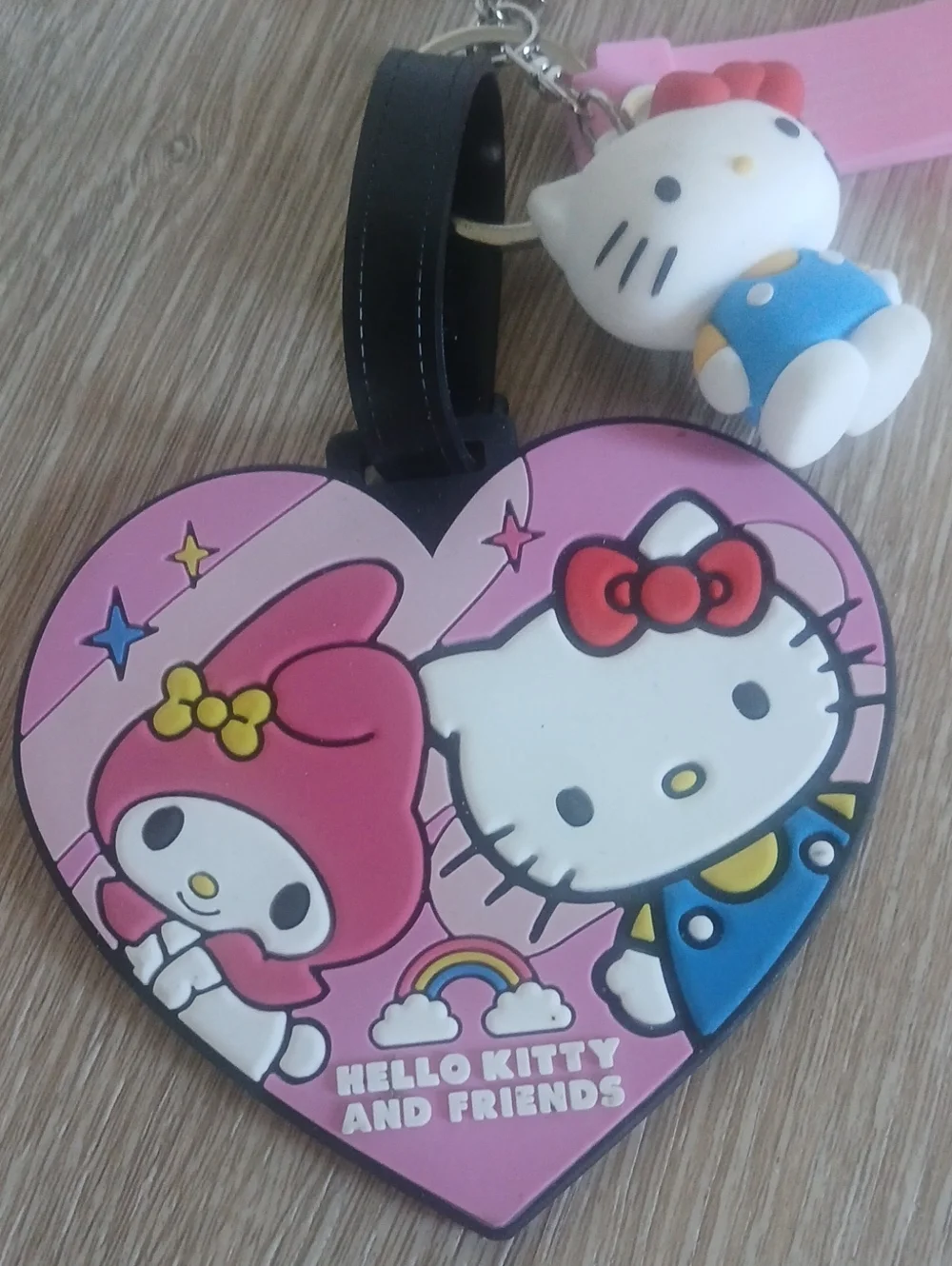 Hello Kitty includes 3d