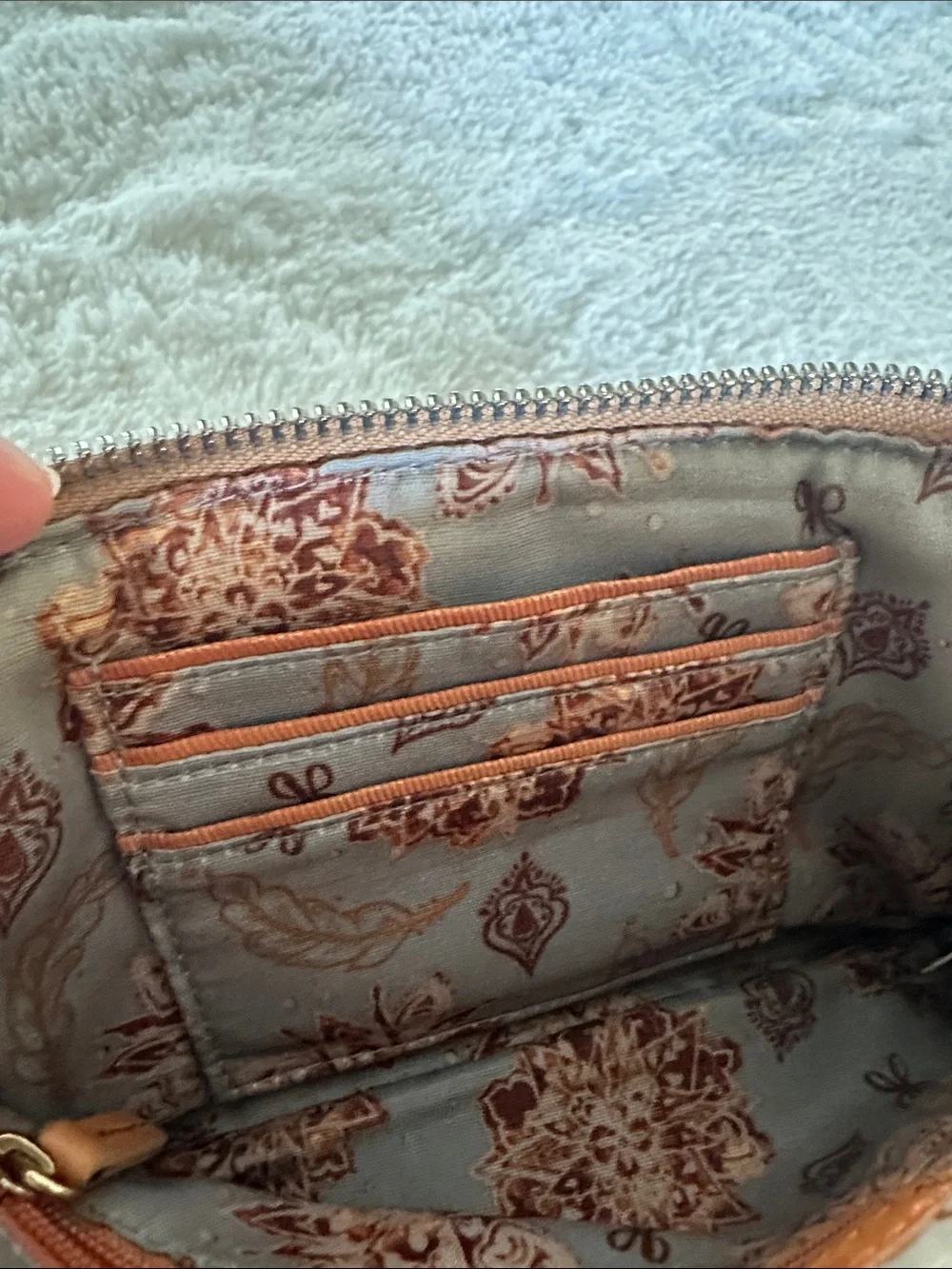 HOBO wristlet rich