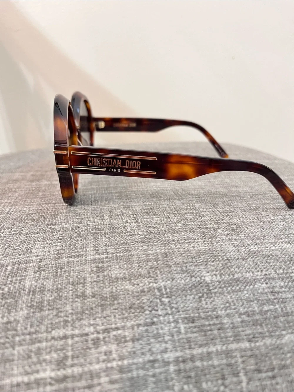 Dior elegant round