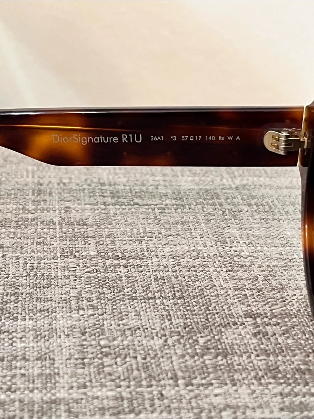 Dior elegant round
