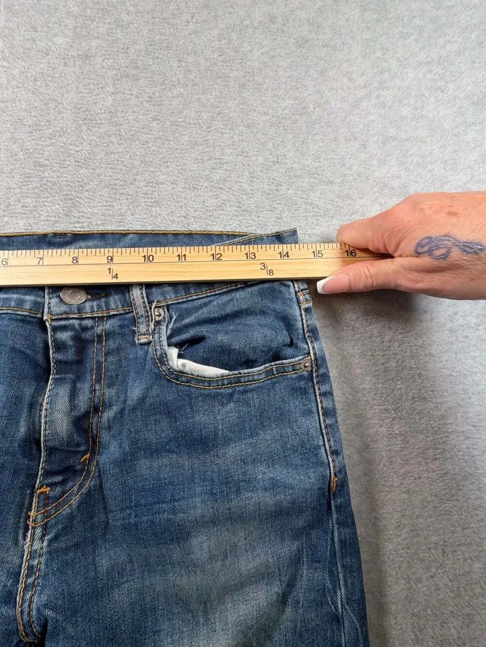 Levi's 514 Straight Leg Medium Wash Denim Jeans
