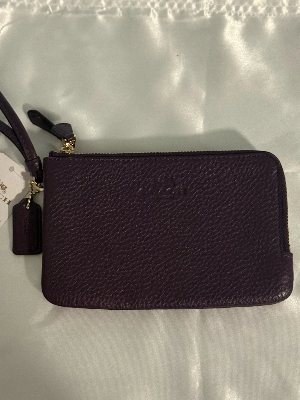 Coach NWT Pebbled Leather Wristlet in Plum w/handtag and two zip compartments.