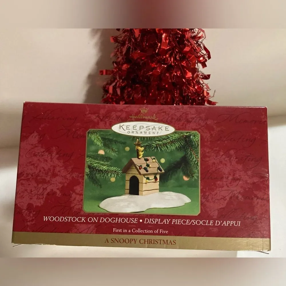 A Snoopy Christmas Peanuts Hallmark Keepsake Ornament Doghouse Dated 2000 NIB