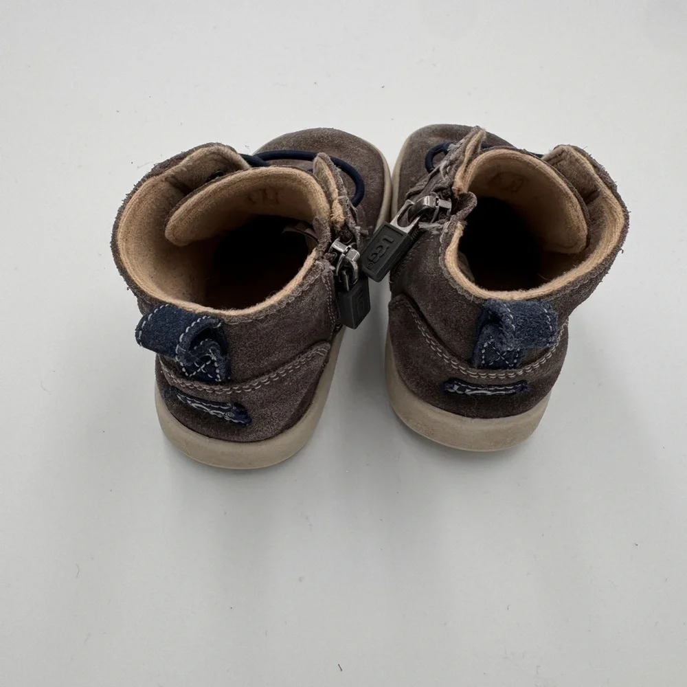 UGG Boys Girls Baby Size 4 / 5 Kids Brown Winter Boots Shoes