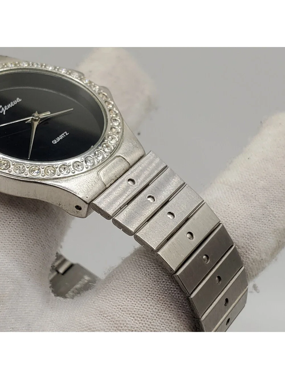 Geneva bezel missing