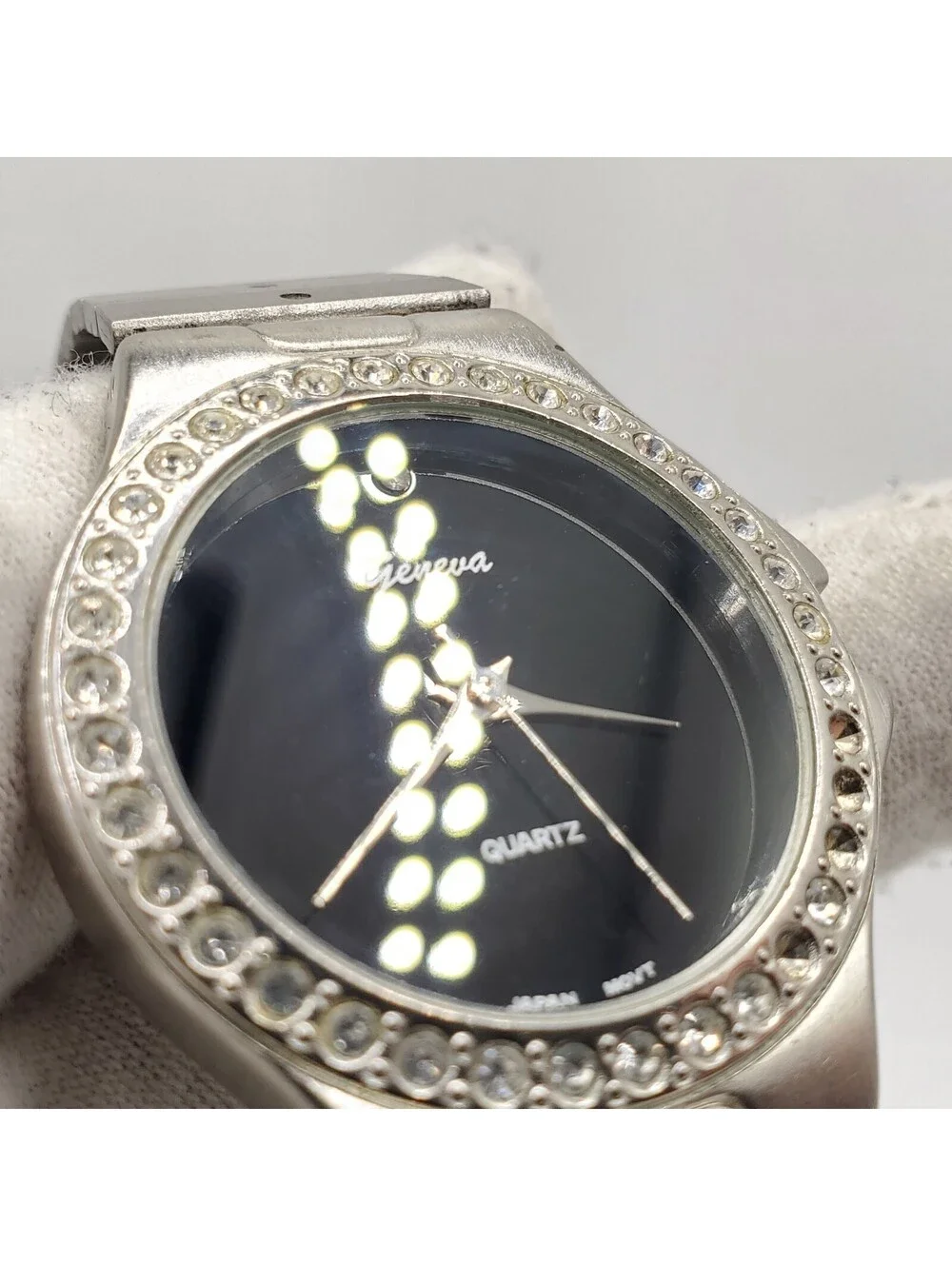 Geneva bezel missing