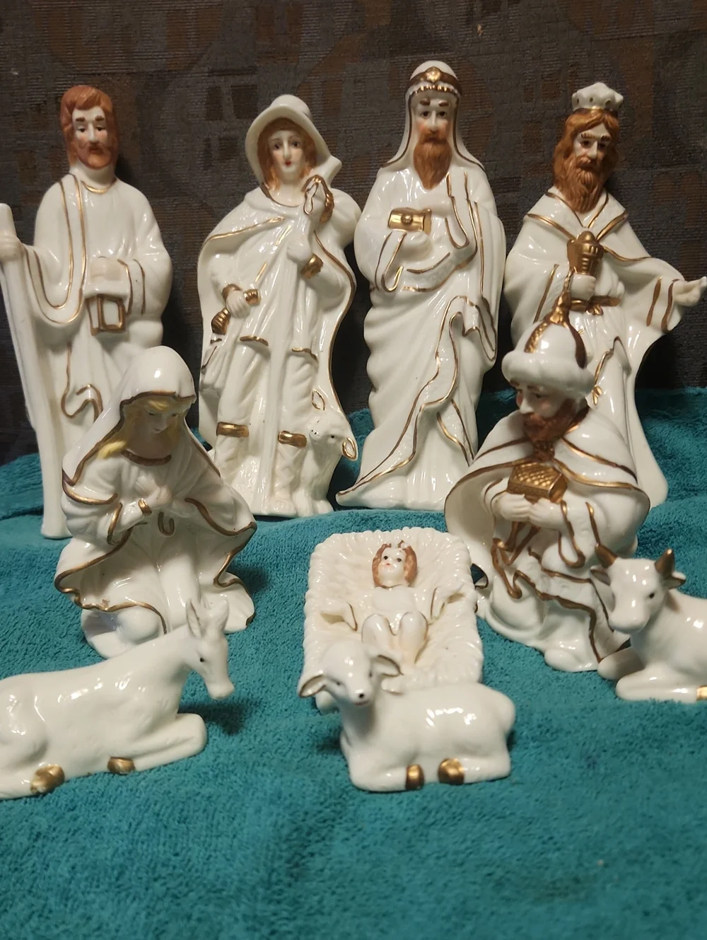 N/A porcelain nativity